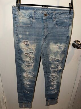 American Eagle Outfitters Distressed Light Blue Cropped Jeans